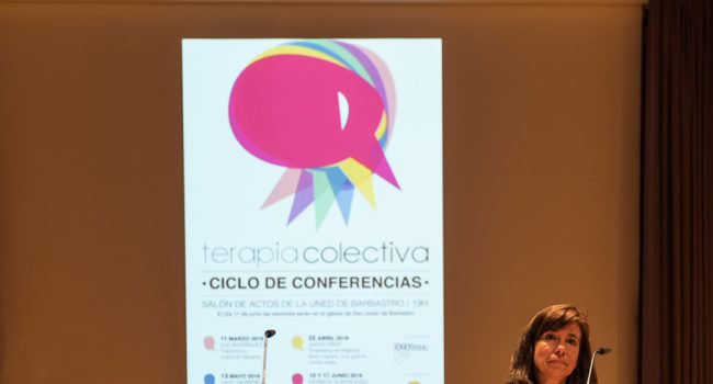 Yayo Herrero durante la charla que ofreción en Balbastro en el ciclo Terapia Colectiva.