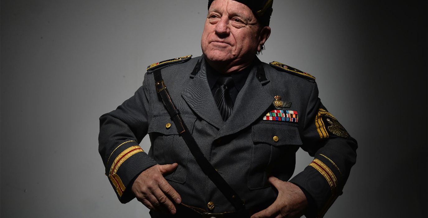 Leo Bassi en el piel de Mussolini.