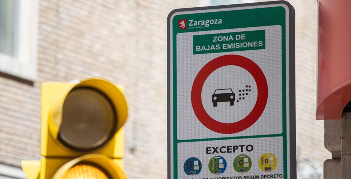 Un cartel de la Zona de Bajas Emisiones de Zaragoza | Foto: AZ
