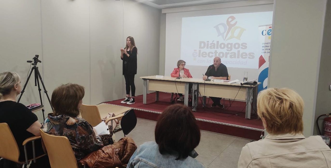 Encuentro de Zaragoza en Común con colectivos | Foto: ZeC