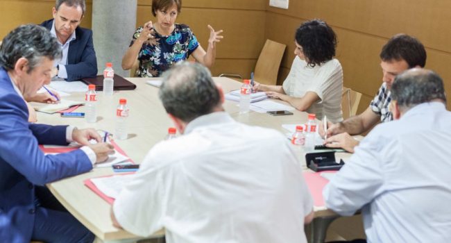 Un momento de la reunión entre ZeC y PSOE.