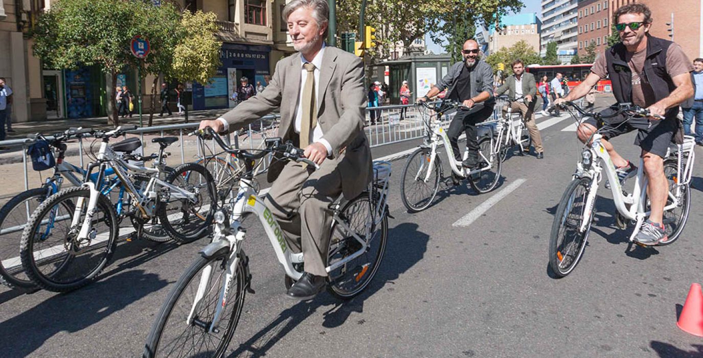 Santisteve celebrando el Día Mundial sin Coches en 2016. Foto: Daniel Marcos (AZ)