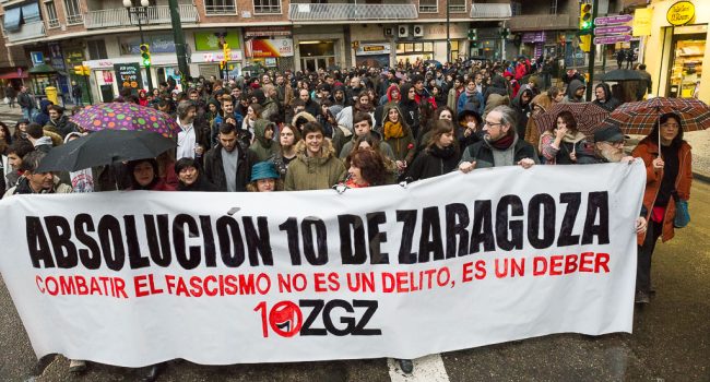 Pancarta por la absolución de los 10 en una manifestación en Zaragoza. Foto: Pablo Ibáñez (AraInfo)