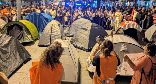 Acampada por la vivienda en Zaragoza | Foto: Iker G. Izagirre / AraInfo