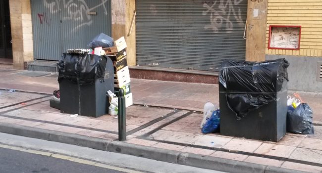 Contenedores en la calle Mayor. Foto: IU