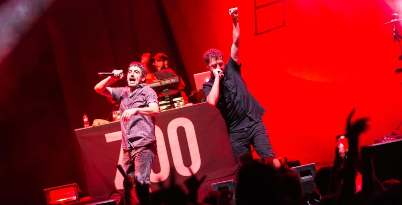 El cantante de Zoo, Toni Sánchez (Panxo), junto a Arnau Giménez, guitarra y voz | Foto: Facebook de Zoo