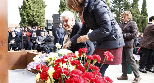 En el acto se inauguró un memorial edificado en el cementerio municipal. Foto: DGA