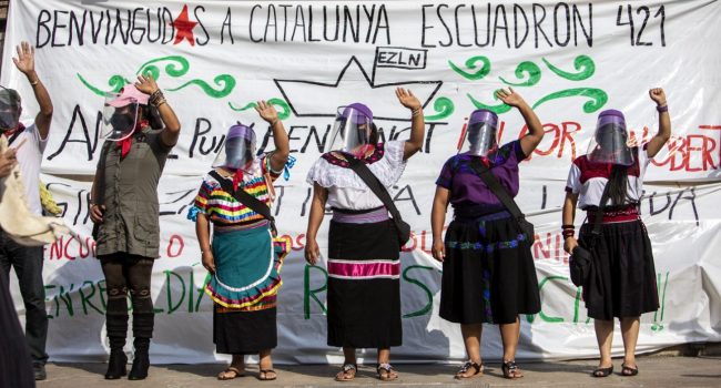 El Escuadrón 421, formado por siete zapatistas, en su visita a Barcelona. Foto: Lucas Guerra (La Directa)
