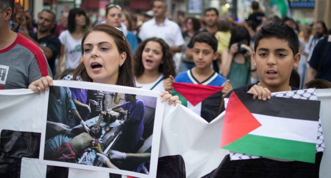 Concentración en Zaragoza en apoyo al Pueblo palestino. Foto: Pablo Ibañez (AraInfo)