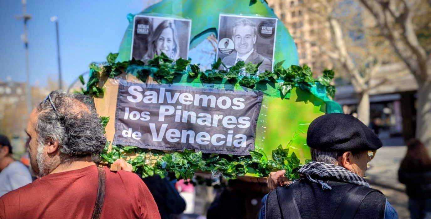 (Archivo) Bloque de la Plataforma Salvemos los Pinares de Venecia en la movilización de Zaragoza no se vende | Foto: Iker G. Izagirre / AraInfo