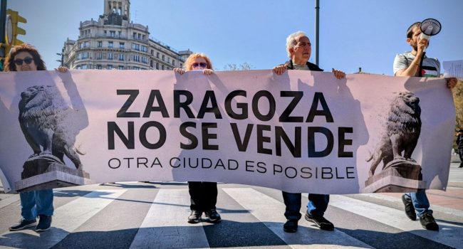 Cabecera de la manifestación del domingo 22M de Zaragoza no se vende | Foto: Iker G. Izagirre / AraInfo