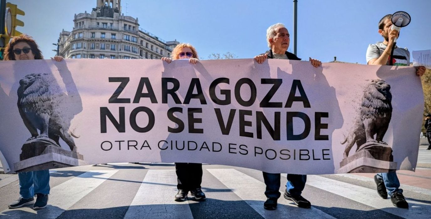Cabecera de la manifestación del domingo 22M de Zaragoza no se vende | Foto: Iker G. Izagirre / AraInfo