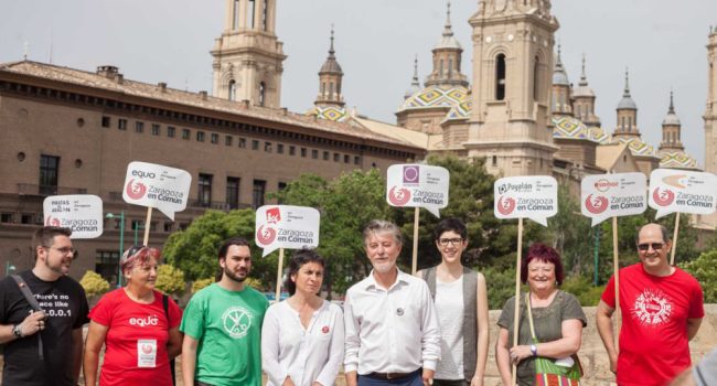 Santisteve y Broto junto con representantes de los partidos que apoyan la candidatura unitaria.