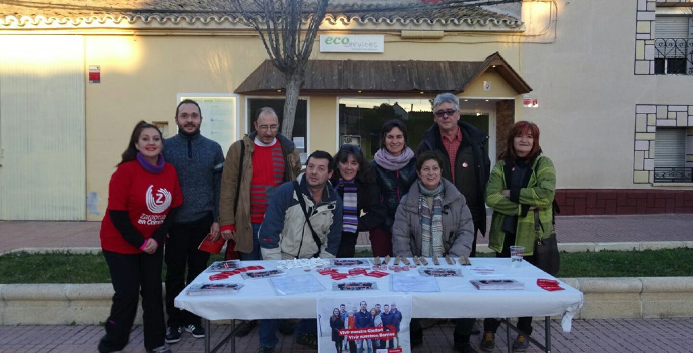 Luisa Broto junto a miembros de la candidatura de Garrapinillos.