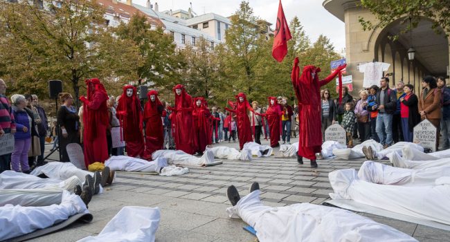 (Archivo) Acción de la Alianza por la Emergencia Climática en Aragón celebrada  en Zaragoza | Foto: Esteban Monje
