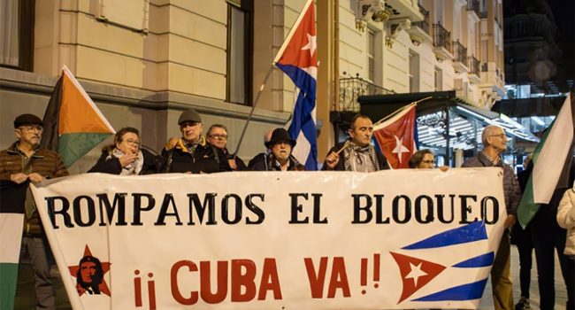 Concentración en Zaragoza en apoyo a Cuba y por el fin del bloqueo | Foto: Asociación Camilo Cienfuegos Cuba-Aragón