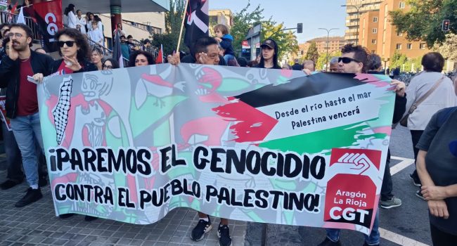 Concentración a las puertas del Hospital Clínico de Zaragoza | Foto: CGT