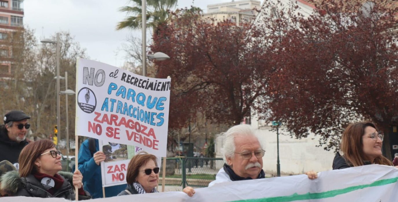 Bloque de la Plataforma 'Salvemos los Pinares de Venecia' en la manifestación 'Zaragoza no se vende'.