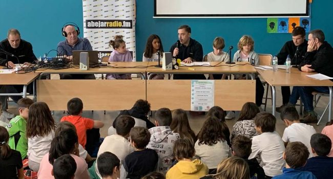 Foro de archivo de una actividad del Abejar Radio en el CEIP Pilar Bayona. (Cuarte). | Foto: @AbejarRadio