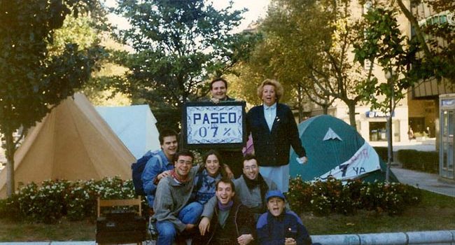 Acampada del 0,7% en Zaragoza en 1994
