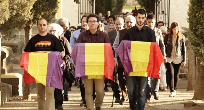 Fotografía del acto homenaje, realizado en 2016, a tres brigadistas internacionales que cayeron en la cota 238 de Caspe. | Foto: DGA