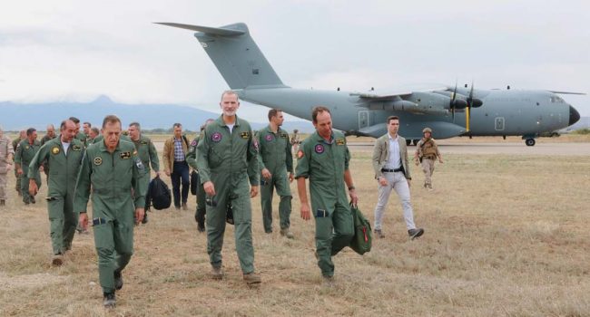 Felipe de Borbón visita el Aeródromo de Ablitas. | Foto: Casa Real