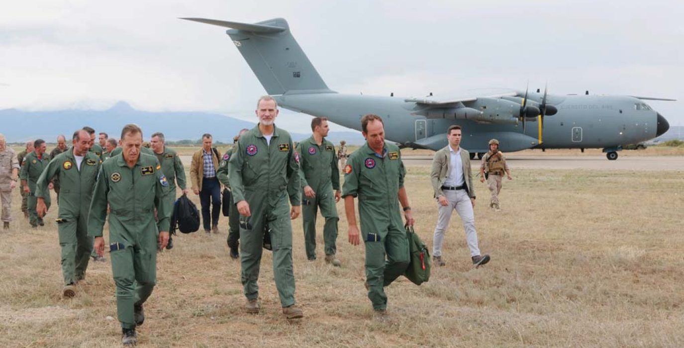 Felipe de Borbón visita el Aeródromo de Ablitas. | Foto: Casa Real