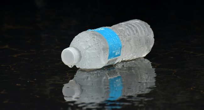 El Ayuntamiento de Zaragoza financia el consumo de agua envasada