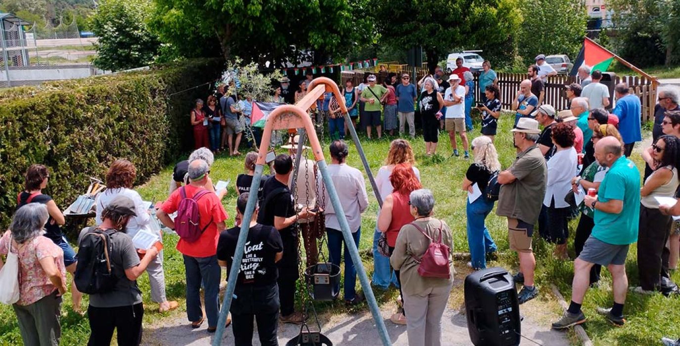 El acto de colocación del monolito este domingo. | Foto: Sobrarbe por Palestina
