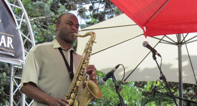 James Carter en su actuación en Slap!