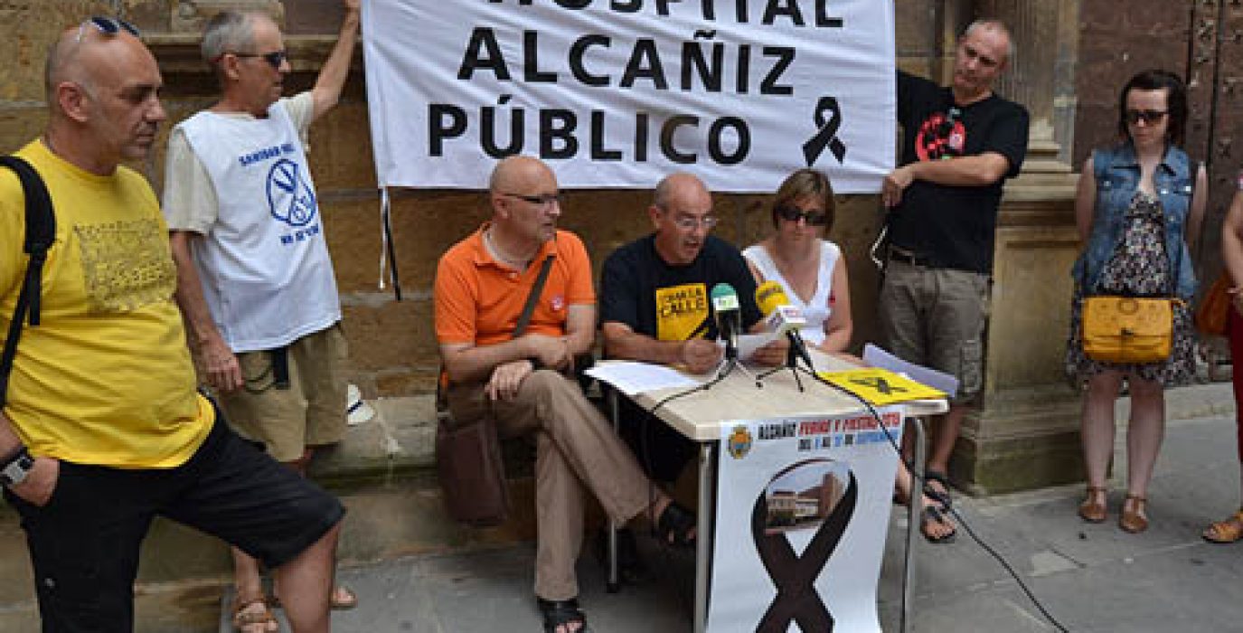 Rueda de prensa de la Plataforma en Defensa de los Servicios Públicos en Alcañiz.