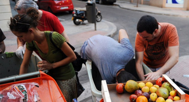 alimentos buscando basura