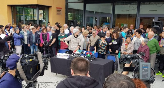 Imagen de la rueda de prensa ofrecida por Altsasu Gurasoak y Entzun Altsasu este martes.