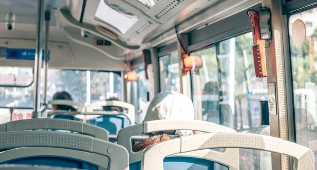 Un autobús urbano. | Foto: Nishino Minase, Pexels