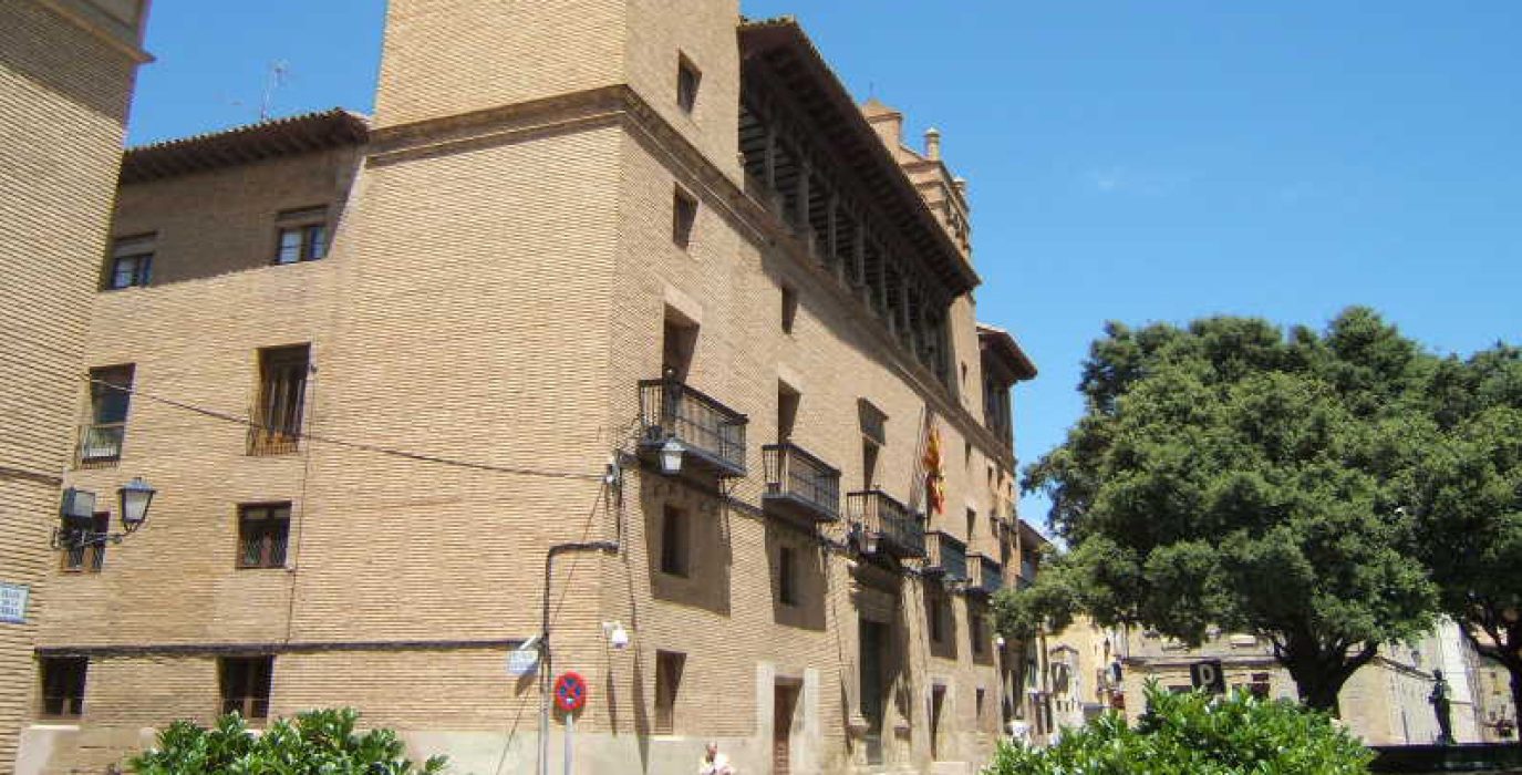 ayuntamiento-de-huesca2