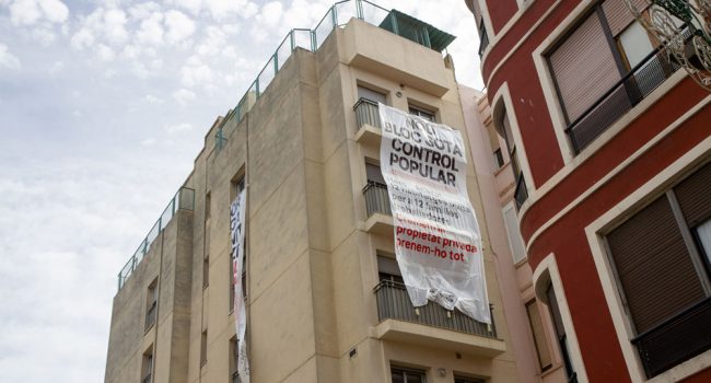 Edificio recuperado del abandono en el barrio del Cabanyal de València | Foto: Lucas Guerra (Directa)