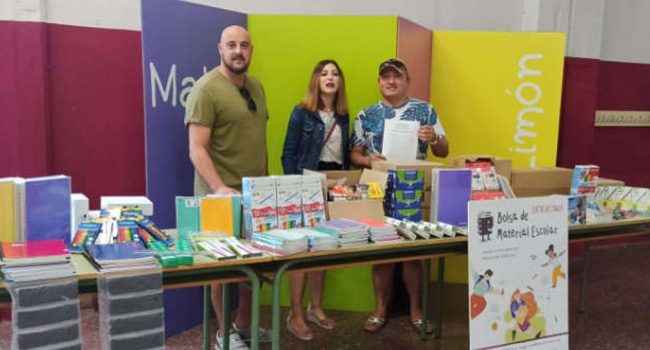 Instantánea de la distribución del material escolar en ediciones pasadas. | Foto: FABZ