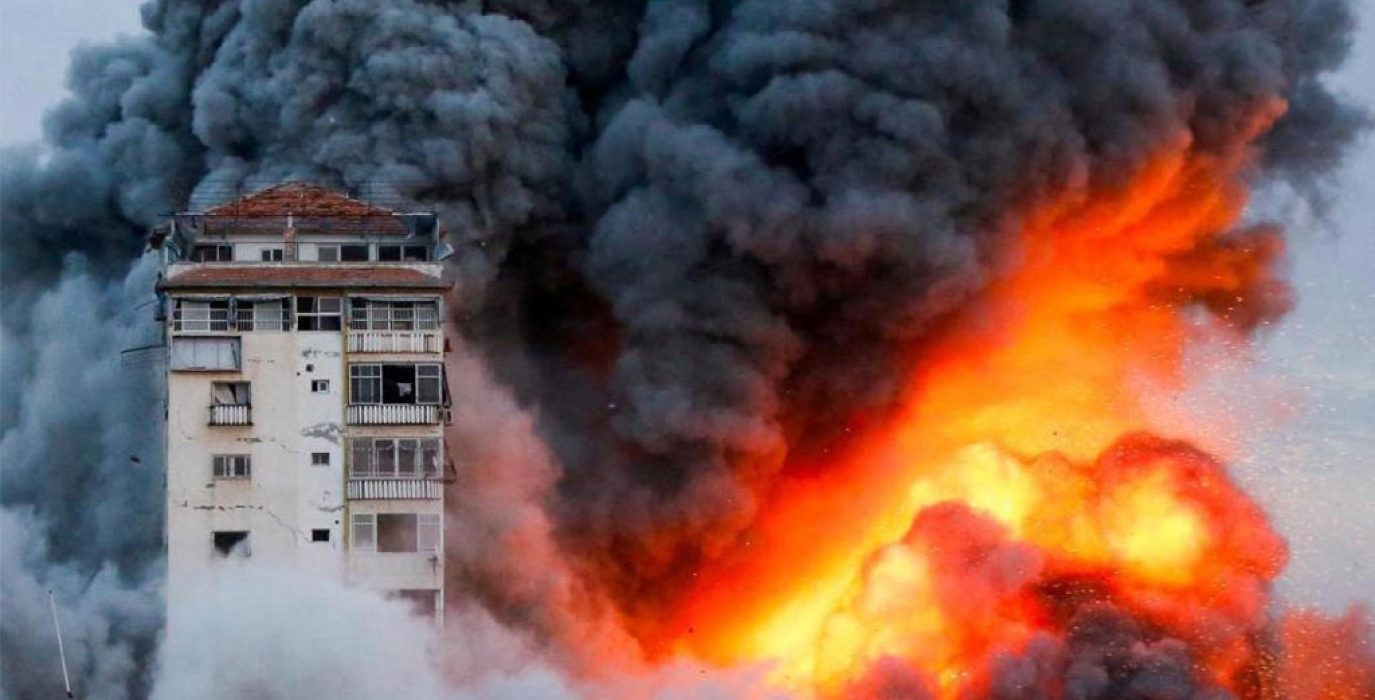 Bombardeo sobre un edificio civil en Gaza. Foto: UNRWA