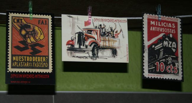 Bonos de apoyo -para financiar la exposición- con réplicas de los sellos originales. Foto: lanegr@enrojo (AraInfo)