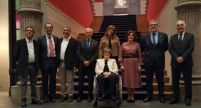 Broto, Valencia y Mayoral, junto a los premiados.