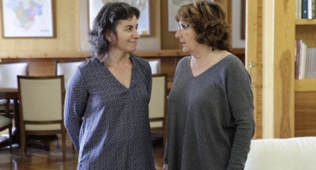 Luisa Broto y Mariví Broto durante la reunión.