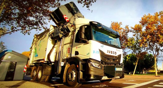 Un camión del servicio de recogida de basuras de Zaragoza. | Foto: FCC