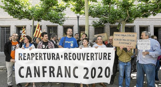 Concentración por la reapertura de Canfranc 2020.