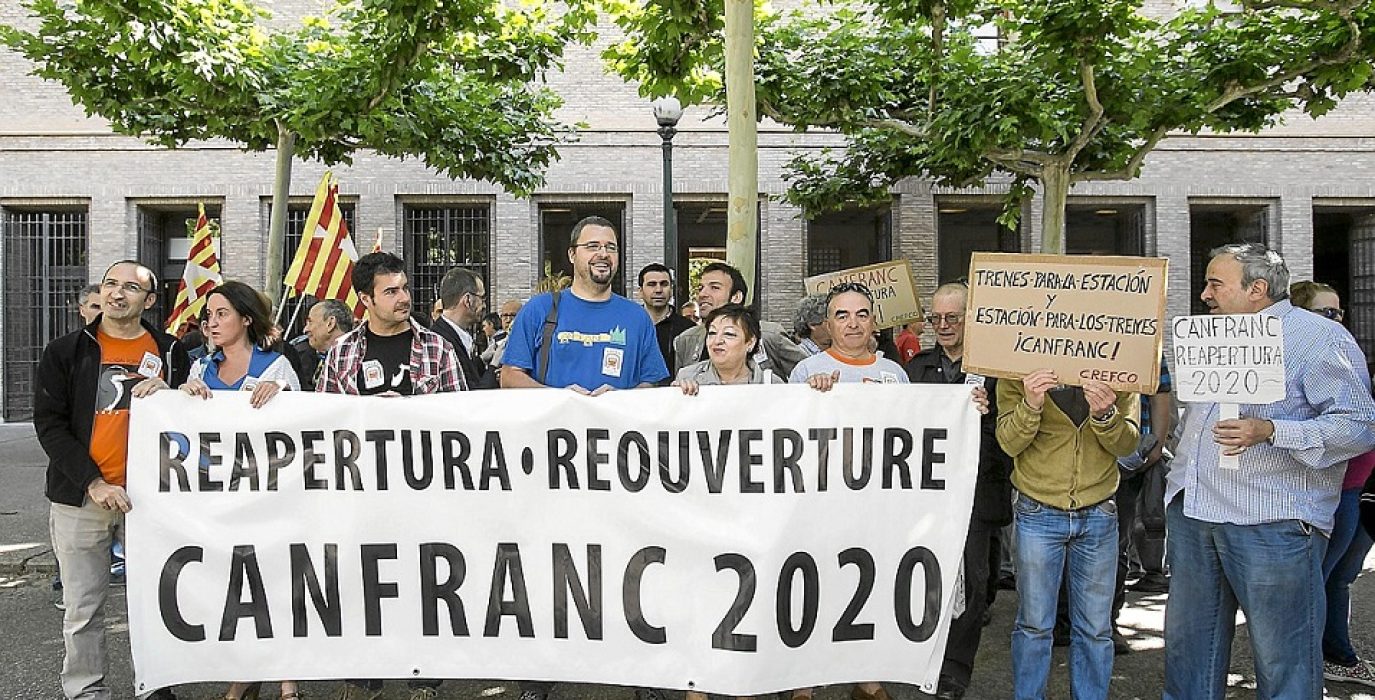 Concentración por la reapertura de Canfranc 2020.