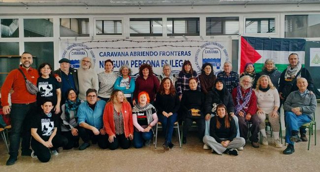 Foto "de familia" de las personas participantes en el encuentro
