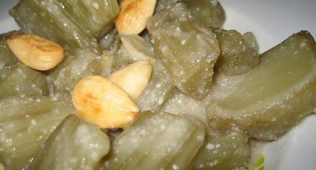 Cardo con almendras