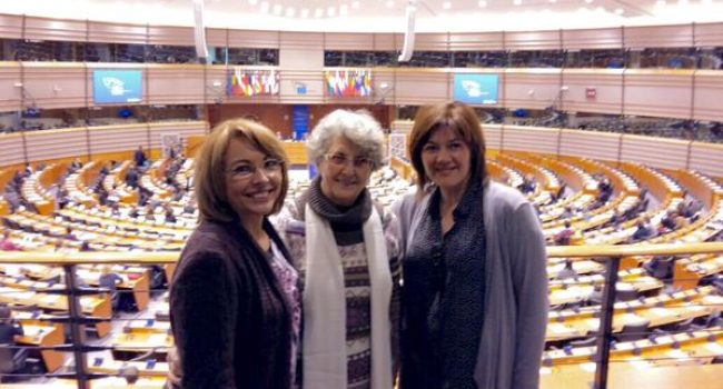 Carmen Martínez Romance -derecha- en la sesión especial del Dia de la Mujer del Parlamento Europeo