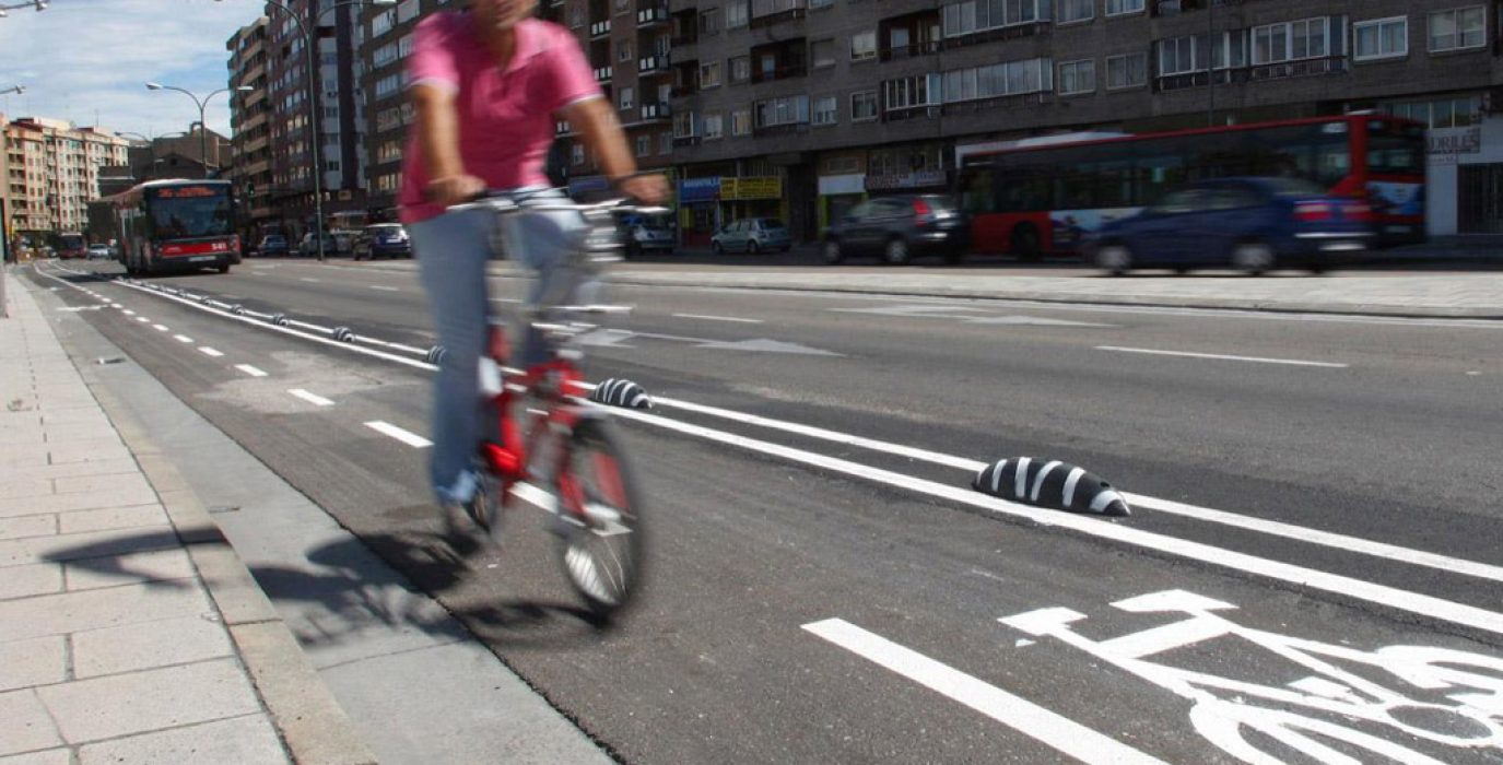 Foto de Archivo. Carril bici en la avenida Tenor Fleta.