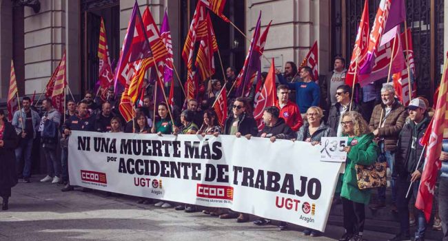 Concentración de delegados y delegadas sindicales en Zaragoza este jueves. | Foto: CCOO