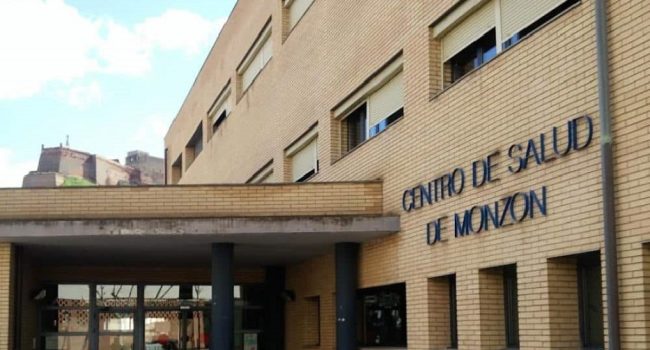 Denuncian “las enormes listas de espera” en el Centro de Salud de Monzón